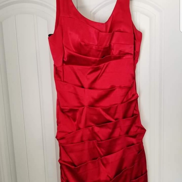 Red satin dress - Picture 3 of 5